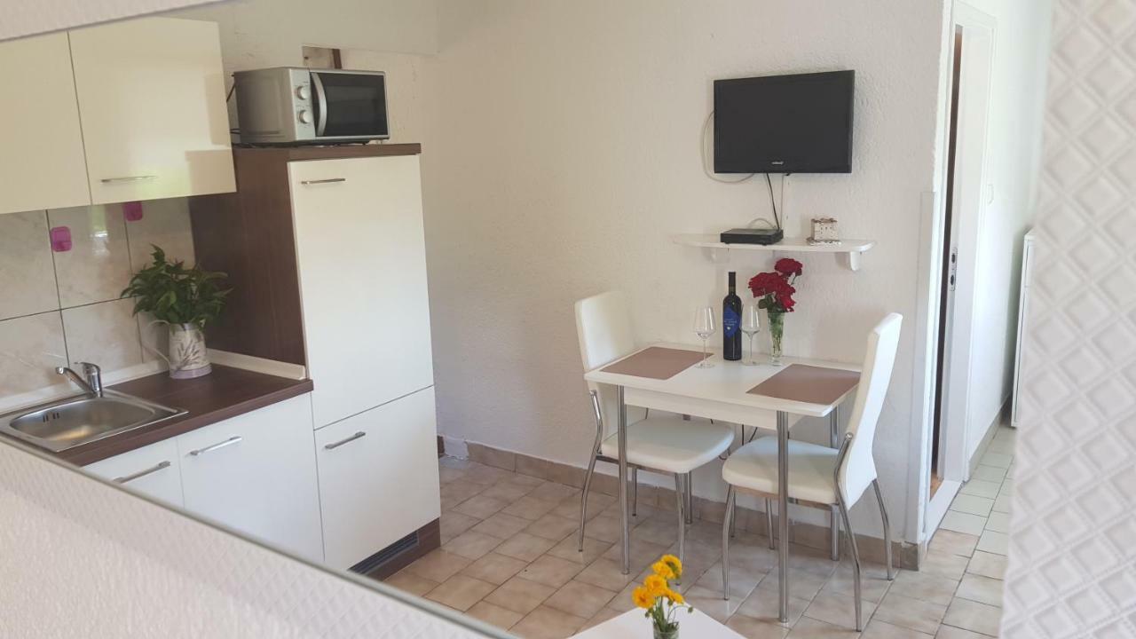 Apartman Duba 塞尼 外观 照片